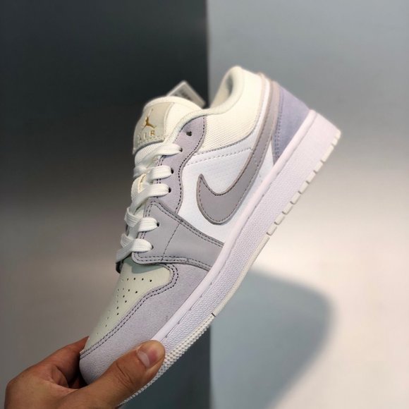 Athletic_Shoes